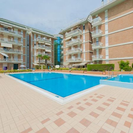 Residence Puerto Del Sol Immobiliare Pacella ليدو دي يسولو المظهر الخارجي الصورة