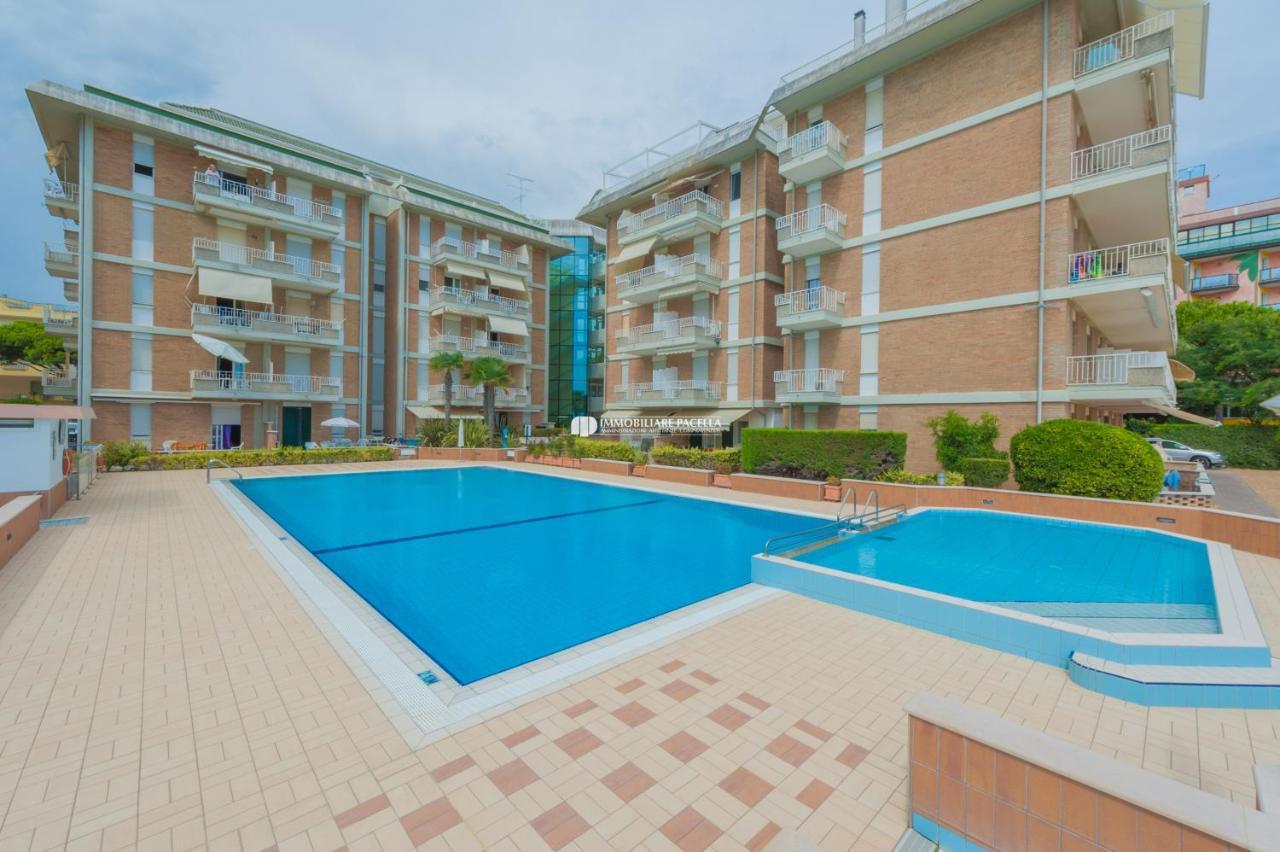 Residence Puerto Del Sol Immobiliare Pacella ليدو دي يسولو المظهر الخارجي الصورة