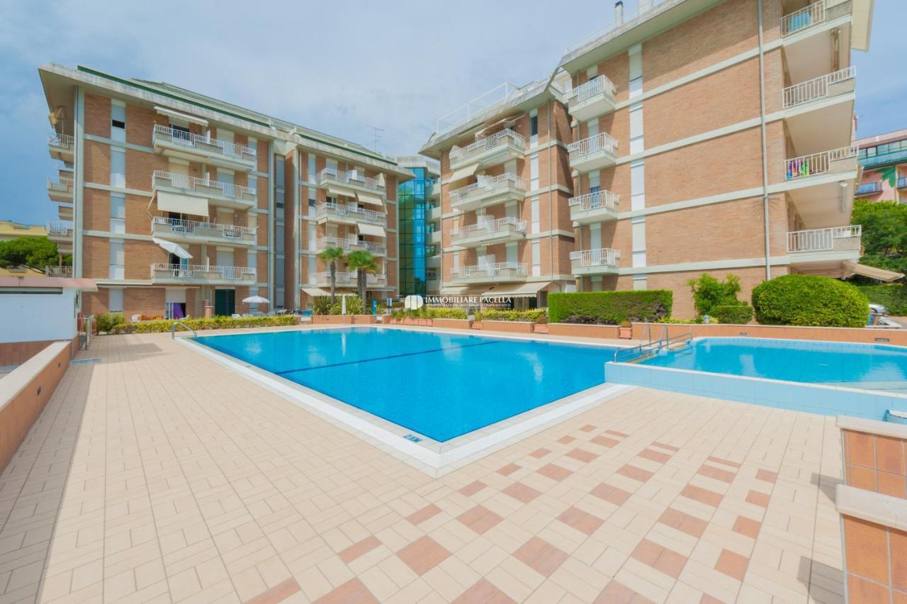 Residence Puerto Del Sol Immobiliare Pacella ليدو دي يسولو المظهر الخارجي الصورة