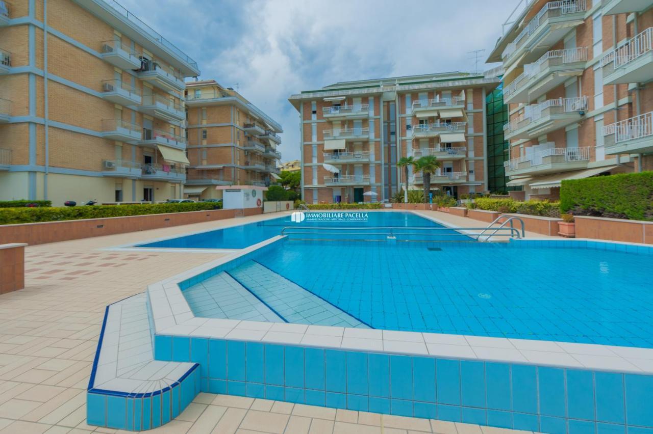 Residence Puerto Del Sol Immobiliare Pacella ليدو دي يسولو المظهر الخارجي الصورة