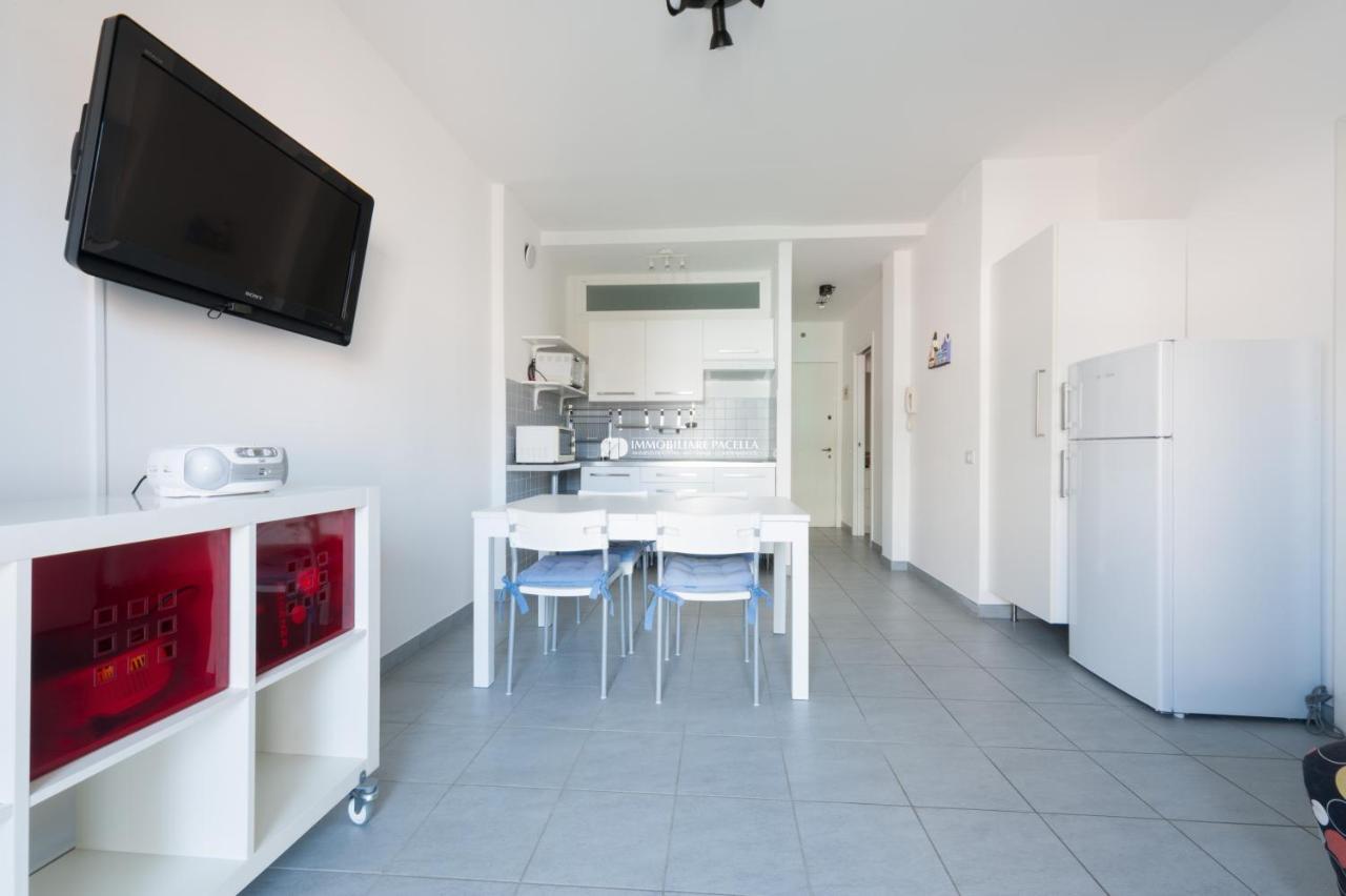 Residence Puerto Del Sol Immobiliare Pacella ليدو دي يسولو المظهر الخارجي الصورة